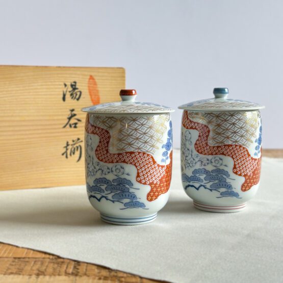 Petite tasse en porcelaine fine vintage / avec couvercle