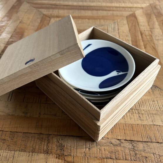 lot de cinq petite assiettes vintages – Image 9