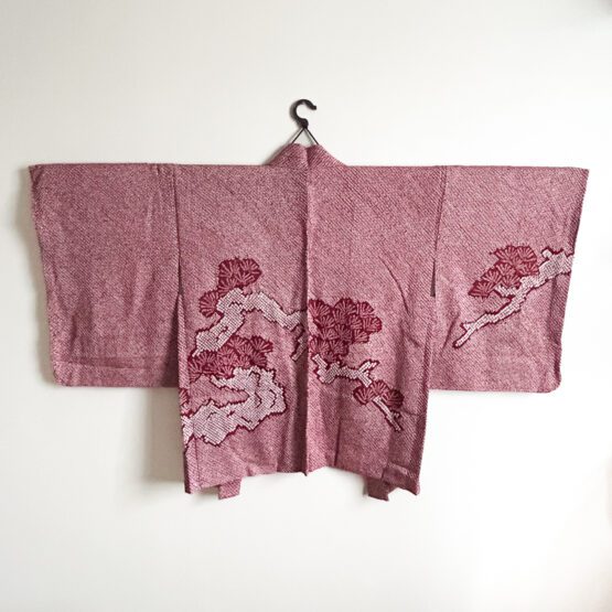 Haori Vintage Shibori Bordeaux et Blanc avec Motif de Pins – Image 4