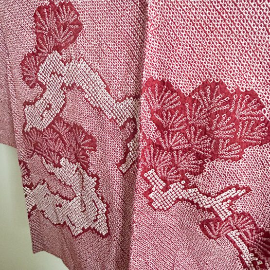 Haori Vintage Shibori Bordeaux et Blanc avec Motif de Pins – Image 5