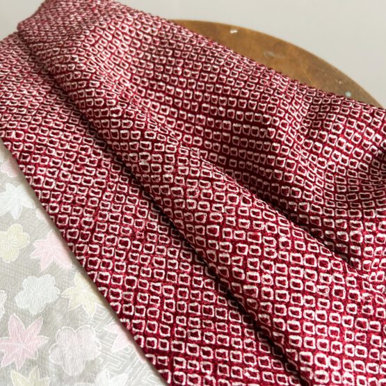 Haori Vintage Shibori Bordeaux et Blanc avec Motif de Pins – Image 7
