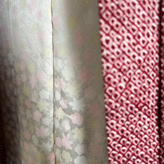 Haori Vintage Shibori Bordeaux et Blanc avec Motif de Pins – Image 8