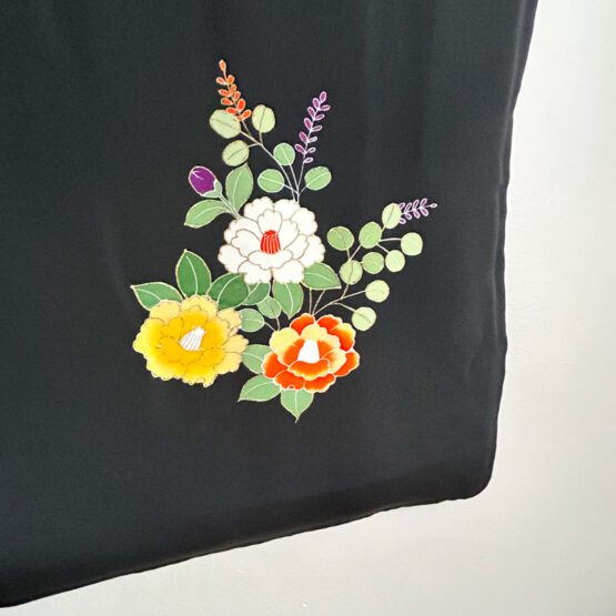 Haori Vintage Noir aux Délicates Pivoines – Image 6