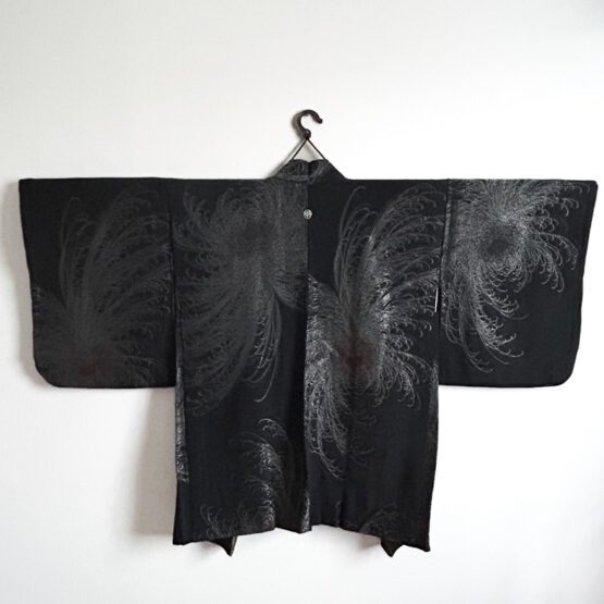 Haori Vintage aux Fleurs Élégantes – Image 2