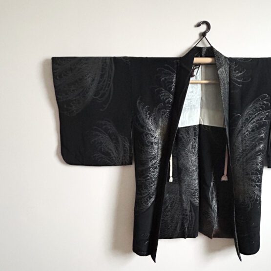 Haori Vintage aux Fleurs Élégantes – Image 6