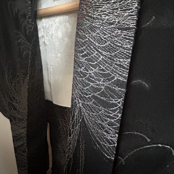 Haori Vintage aux Fleurs Élégantes – Image 9