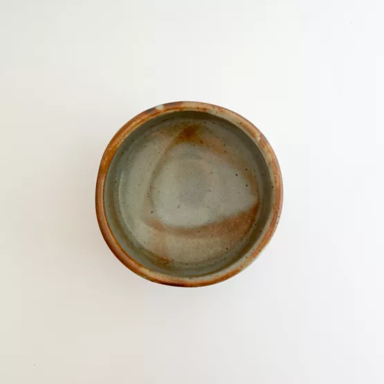 Bol à matcha Mino-yaki en tons d'eau et de brun - Une texture artistique – Image 3