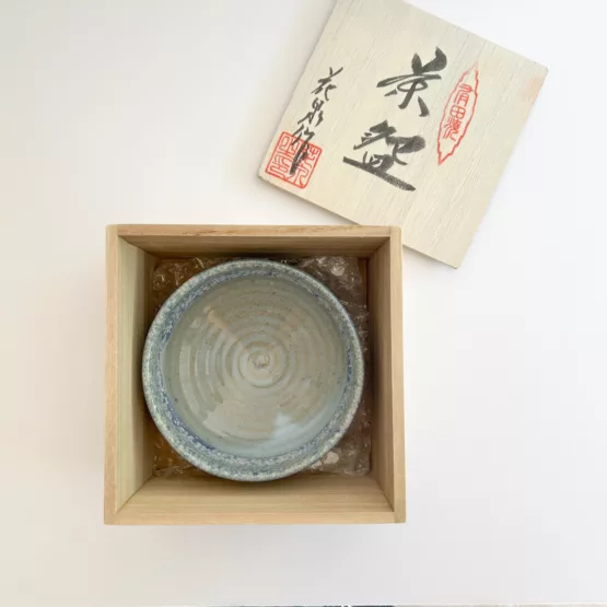 Bol à Matcha Arita - Douceur de Dégradé Bleu et Blanc – Image 2