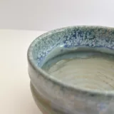 Bol à Matcha Arita - Douceur de Dégradé Bleu et Blanc – Image 4