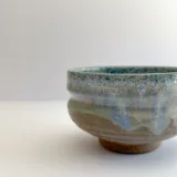 Bol à Matcha Arita - Douceur de Dégradé Bleu et Blanc – Image 5