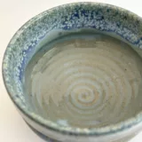 Bol à Matcha Arita - Douceur de Dégradé Bleu et Blanc – Image 6