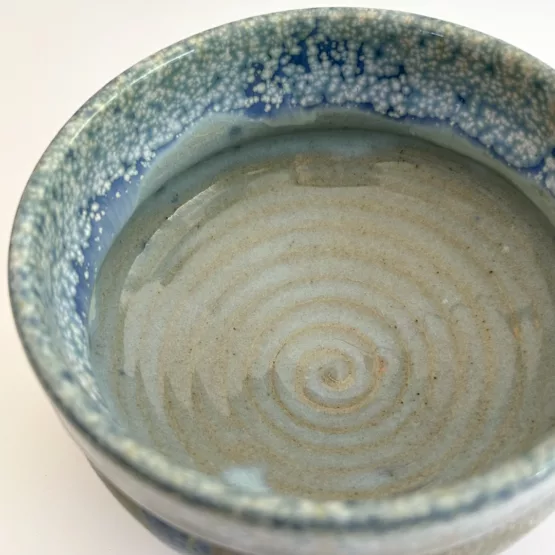 Bol à Matcha Arita - Douceur de Dégradé Bleu et Blanc – Image 6