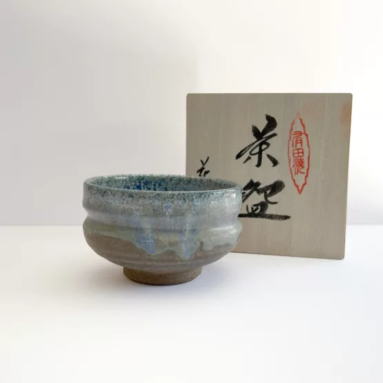 Bol à Matcha Arita - Douceur de Dégradé Bleu et Blanc