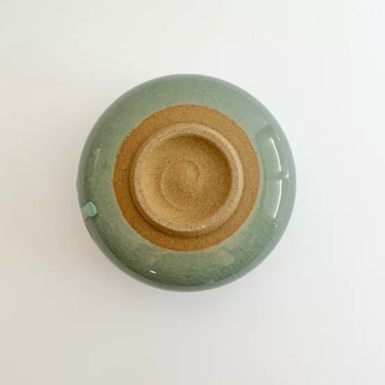 Le bol à matcha en porcelaine d'Arita - le monde de la beauté émeraude – Image 5
