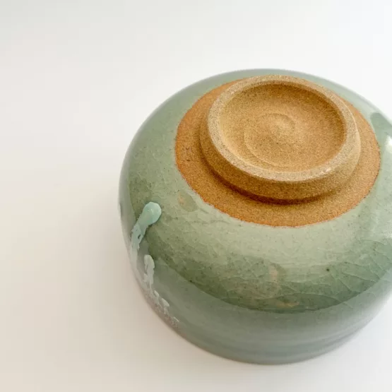 Le bol à matcha en porcelaine d'Arita - le monde de la beauté émeraude – Image 6