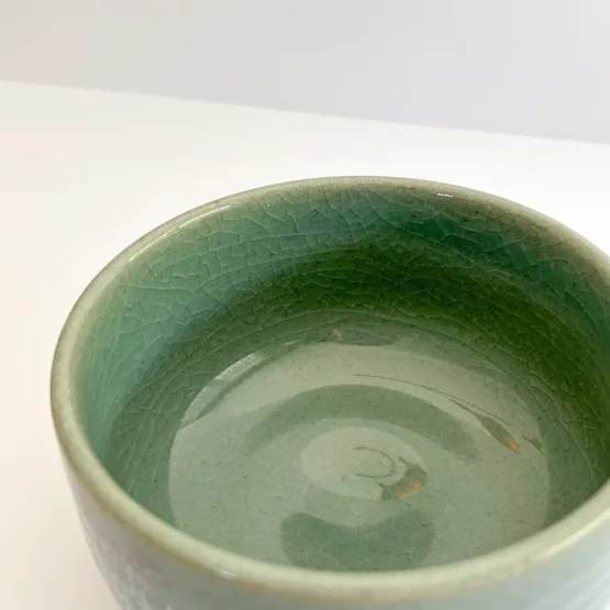 Le bol à matcha en porcelaine d'Arita - le monde de la beauté émeraude – Image 7