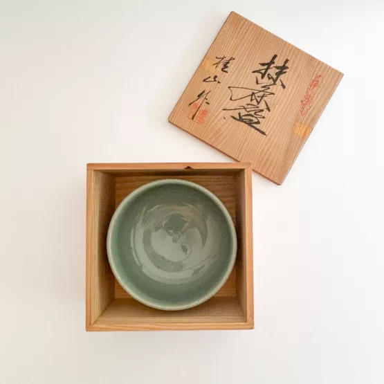 Le bol à matcha en porcelaine d'Arita - le monde de la beauté émeraude – Image 9