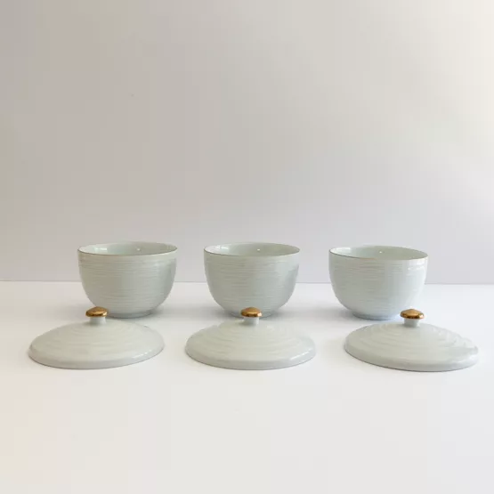 Tasse à Thé Céladon Waves de Hasamiyaki - Élégance Ondulée – Image 3