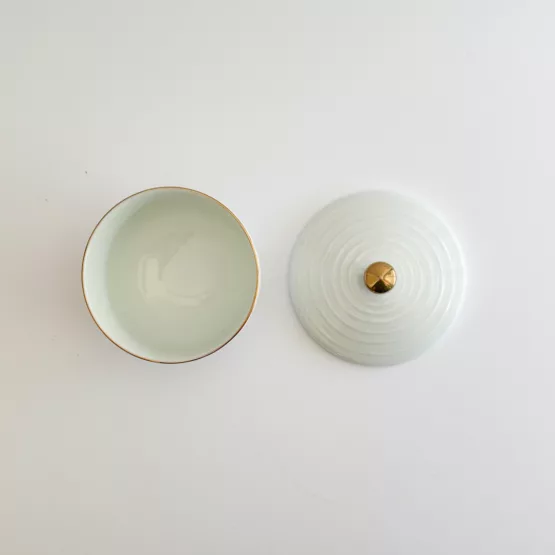 Tasse à Thé Céladon Waves de Hasamiyaki - Élégance Ondulée – Image 8