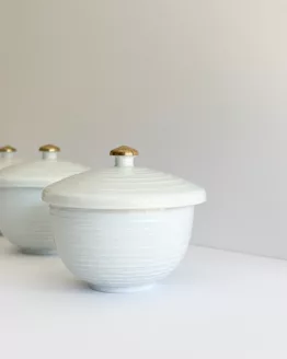 Tasse à Thé Céladon Waves de Hasamiyaki - Élégance Ondulée