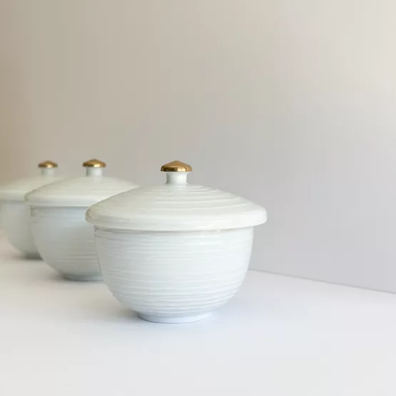 Tasse à Thé Céladon Waves de Hasamiyaki - Élégance Ondulée