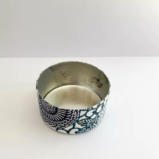 Boîte à thé à motif de fleurs noires et blanches - La beauté du papier washi de Kyoto – Image 6