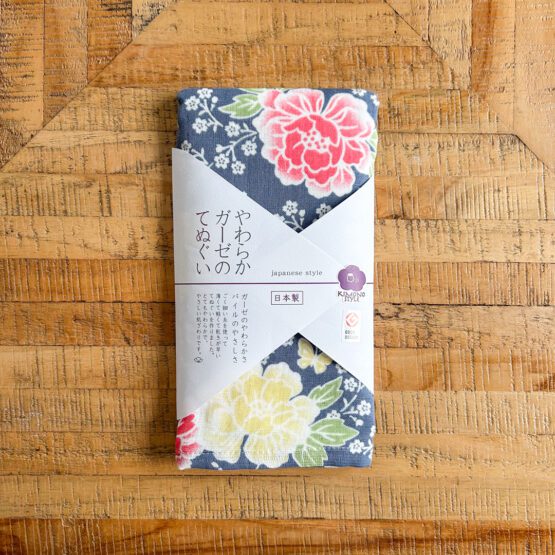 Serviettes Tenugui japonais en gaze douce – Set de 3 pièces avec motifs floraux de Sakura, Peony et Ume – Image 8