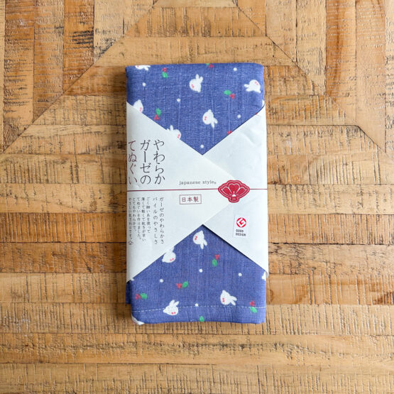 Serviettes Tenugui japonais en gaze douce – Set de 2 pièces avec motifs de こたつ猫 et 冬うさぎ – Image 5