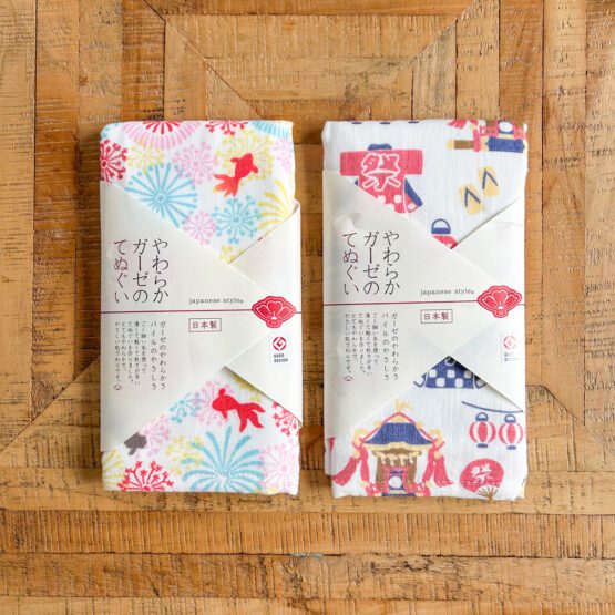 Serviettes Tenugui japonais en gaze douce – Set de 2 pièces avec motifs estivaux de Festival, Feux d'Artifice et 金魚 (Kingyo)