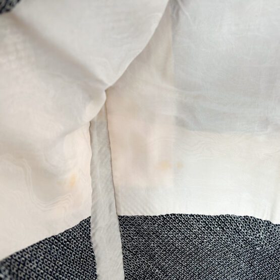 Haori vintage japonais en shibori noir et blanc – motif ondulant et oiseau stylisé – Image 8