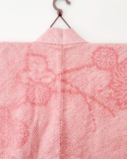 Haori vintage japonais – soie rose pâle à motifs floraux