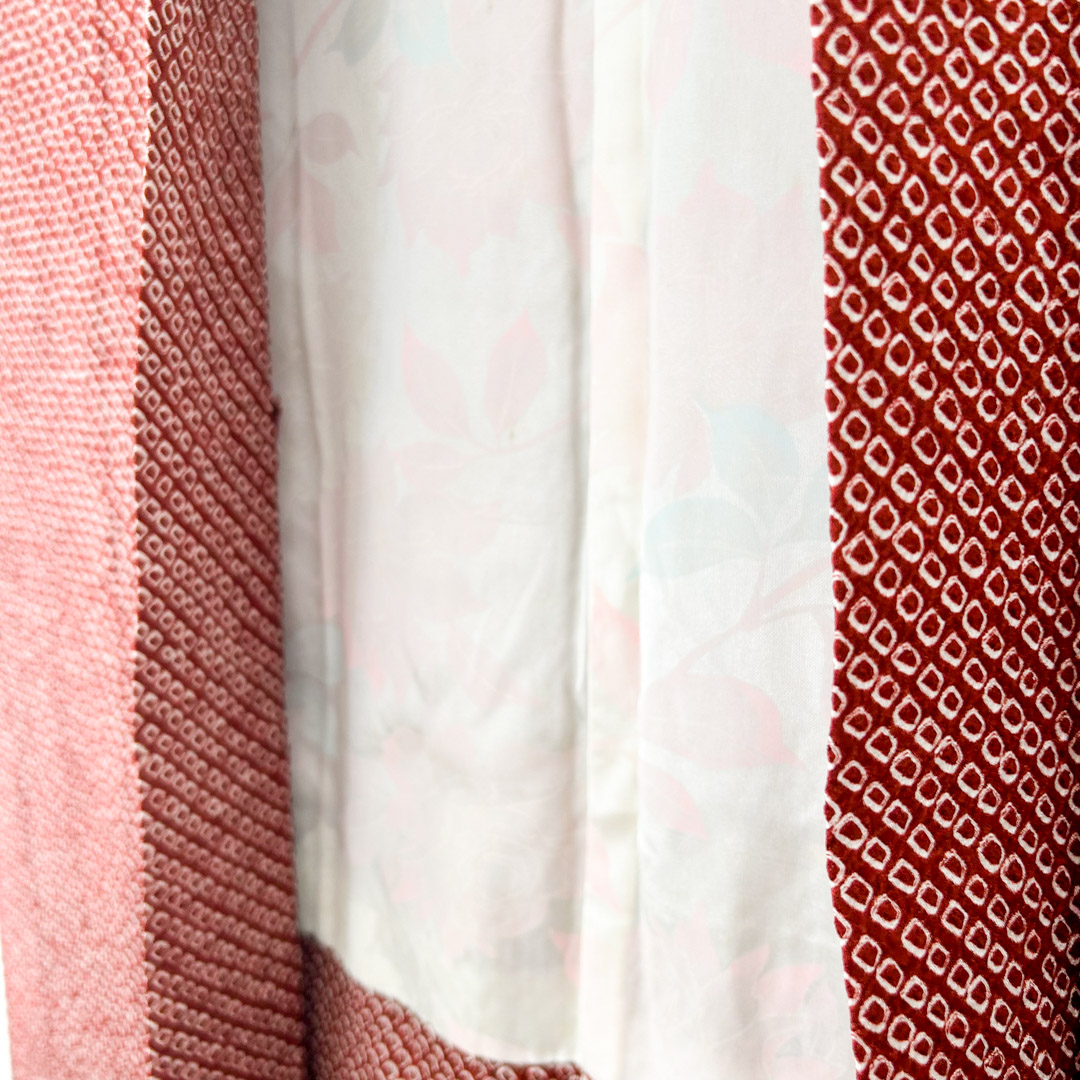 Haori japonais vintage – shibori bordeaux à doublure florale satinée – Image 4