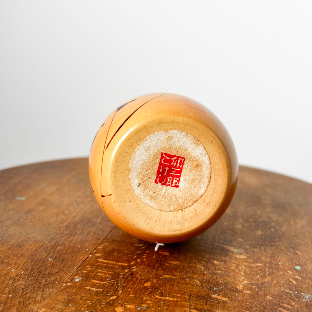 Kokeshi japonaise Usaburo Motif Érable 9cm - Image 5