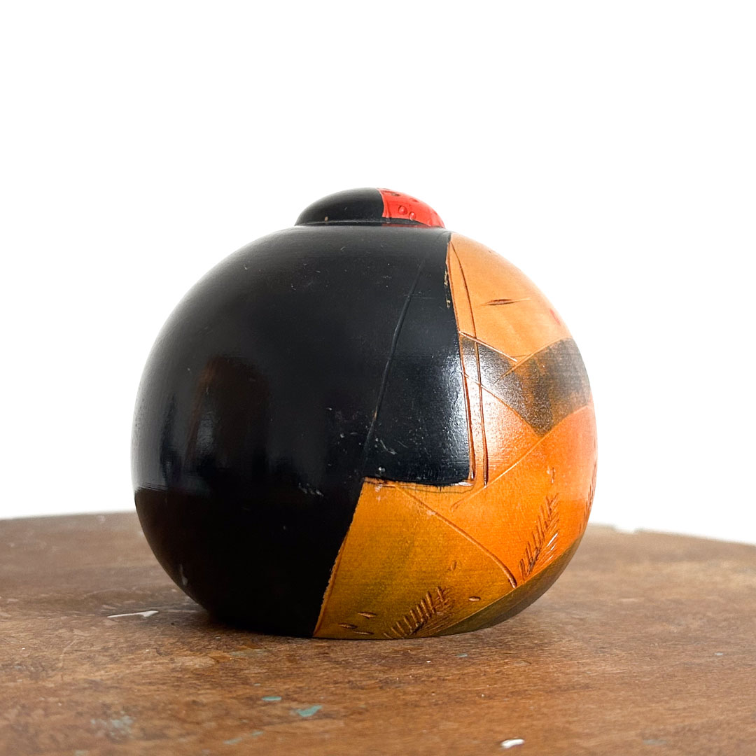 Petite Kokeshi d'art Horaku 8.5cm – Image 4