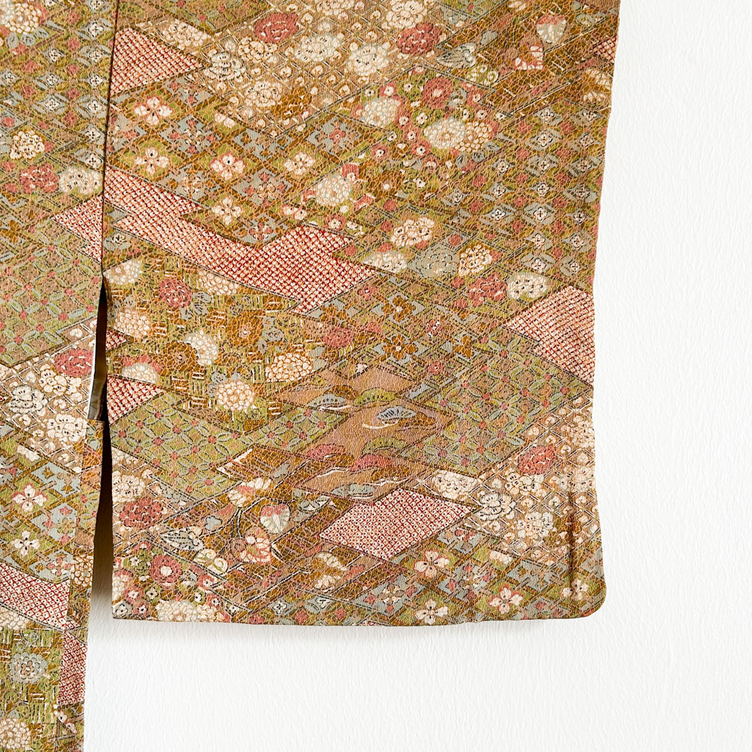 Haori traditionnel en soie – Motifs géométriques et floraux tachetés - Image 3