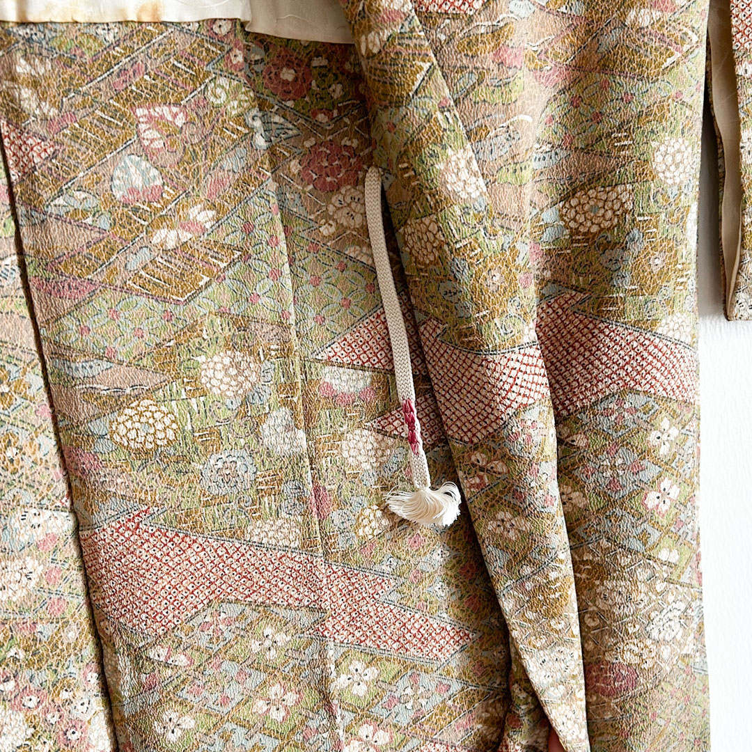 Haori traditionnel en soie – Motifs géométriques et floraux tachetés - Image 6