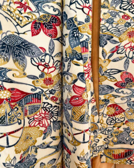 Kimono traditionnel en soie – Motifs floraux et traditionnels multicolores