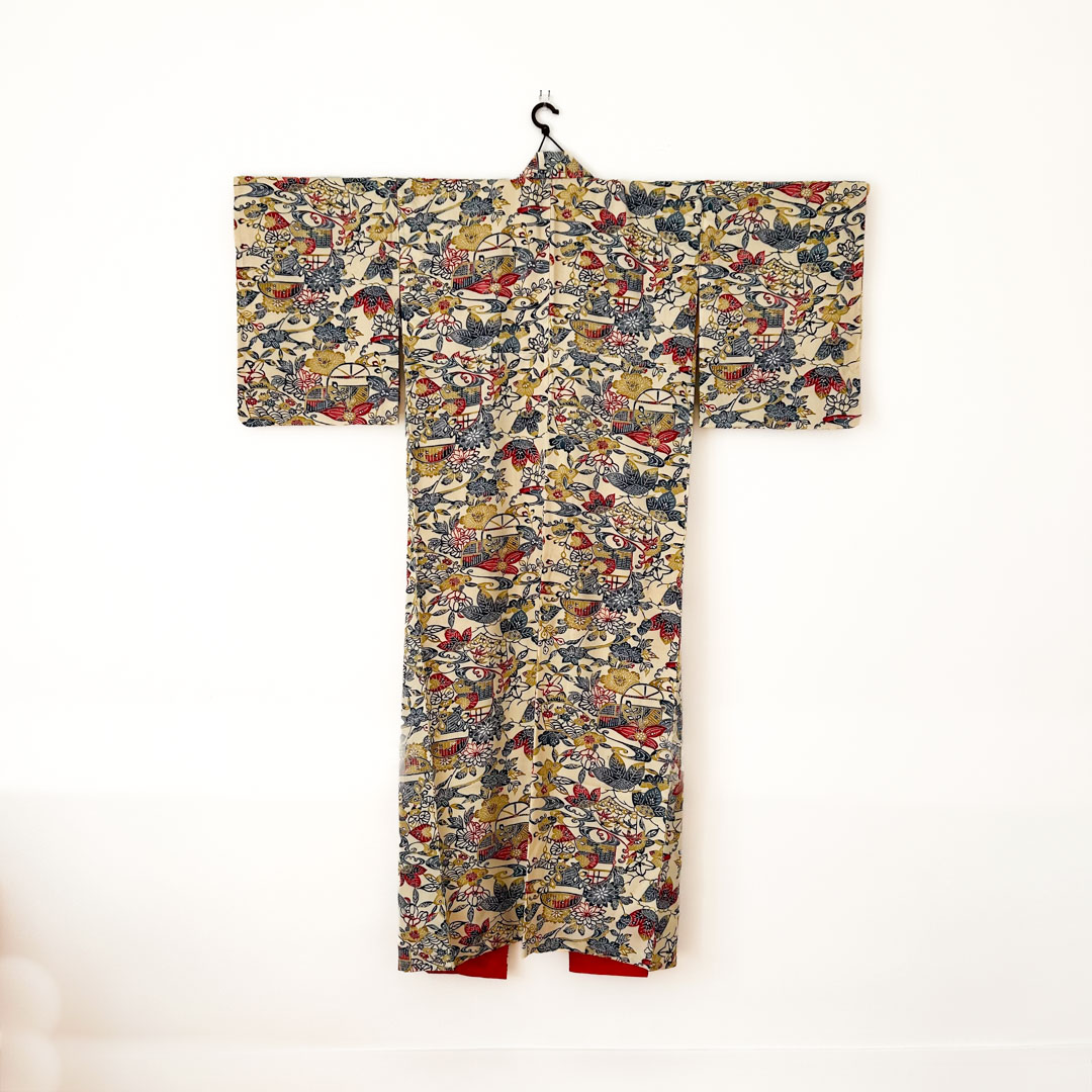 Kimono traditionnel en soie – Motifs floraux et traditionnels multicolores - Image 3