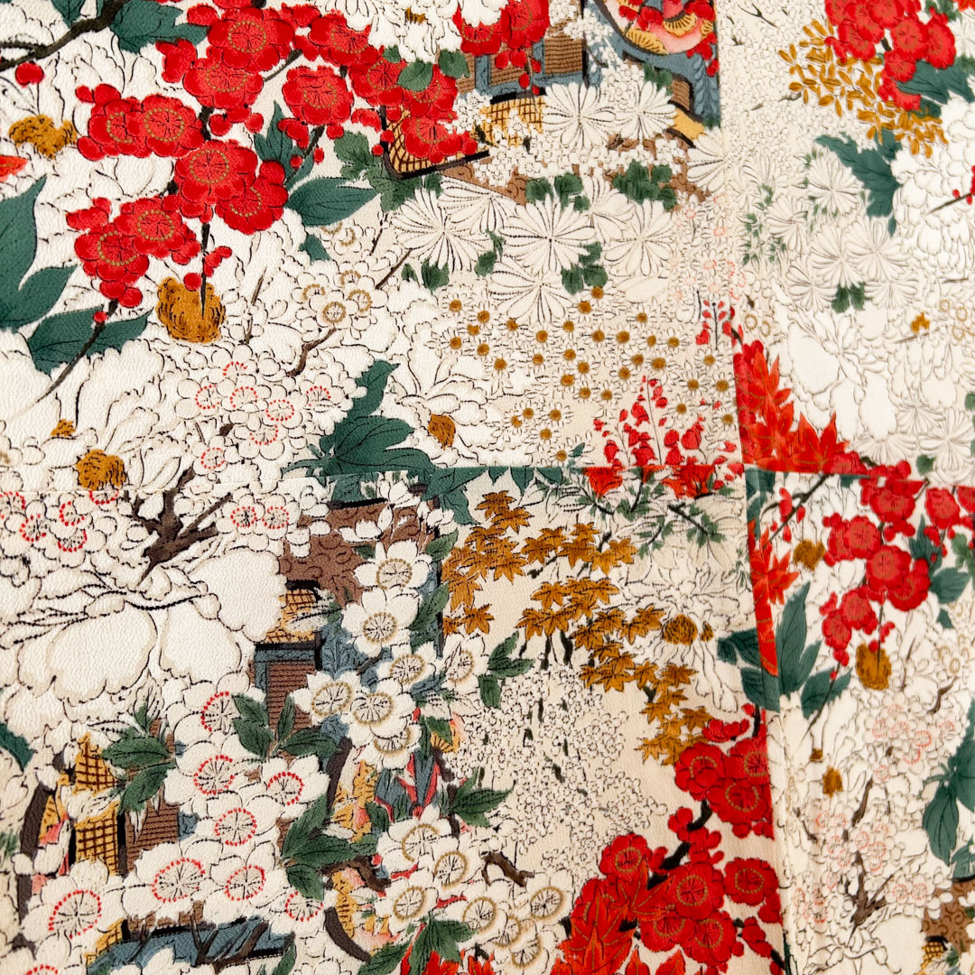 Kimono traditionnel en soie – Motifs de fleurs et paysages d'automne - Image 9