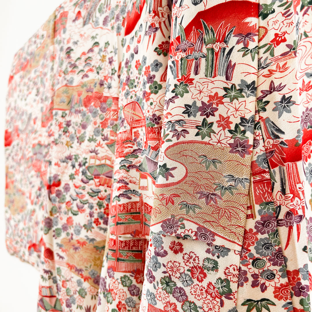 Kimono traditionnel en soie – Paysages de temples et motifs floraux miniatures - Image 5