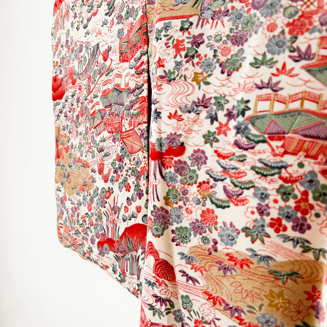 Kimono traditionnel en soie – Paysages de temples et motifs floraux miniatures - Image 8
