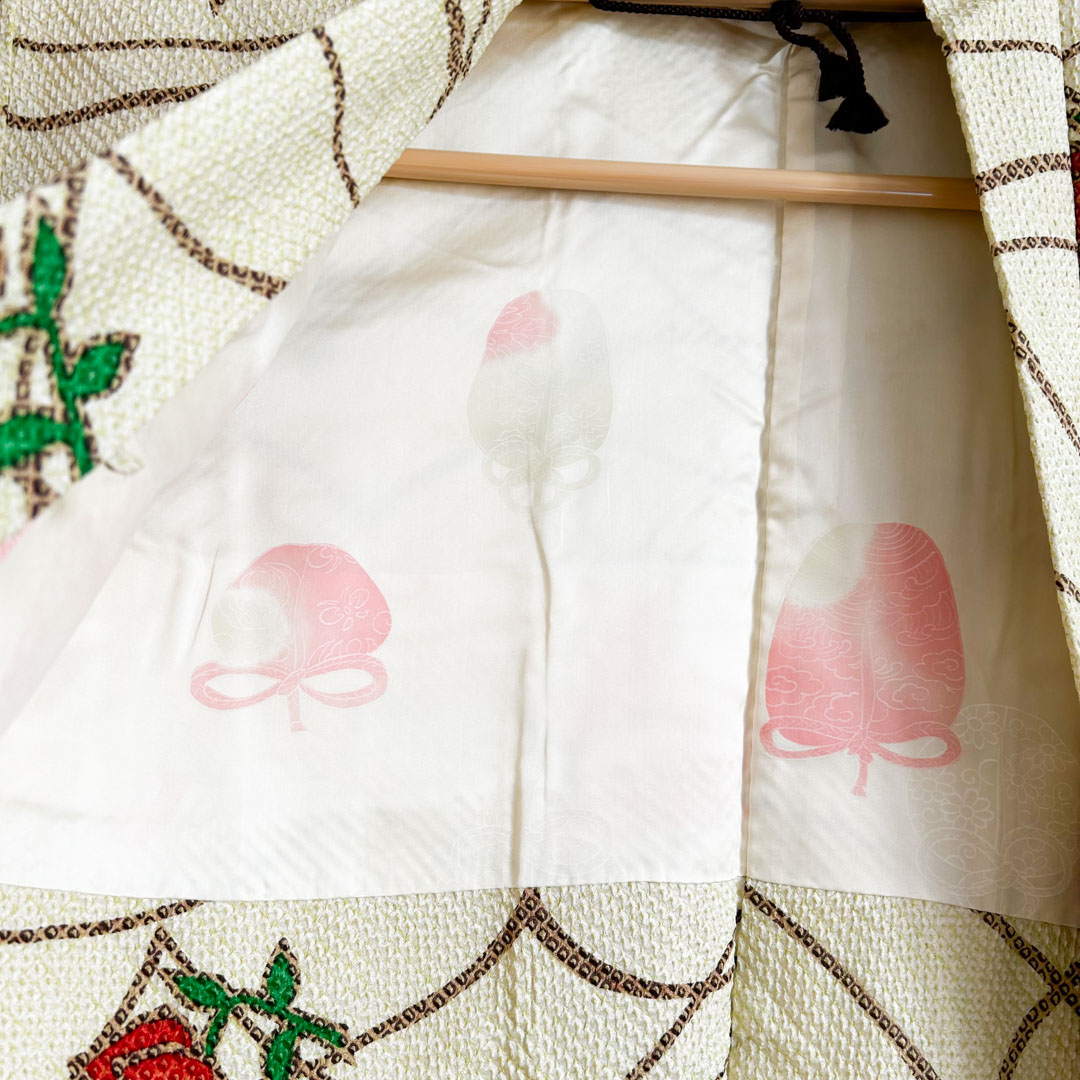 Haori traditionnel en soie – Motif floral et attaches perlées uniques - Image 4