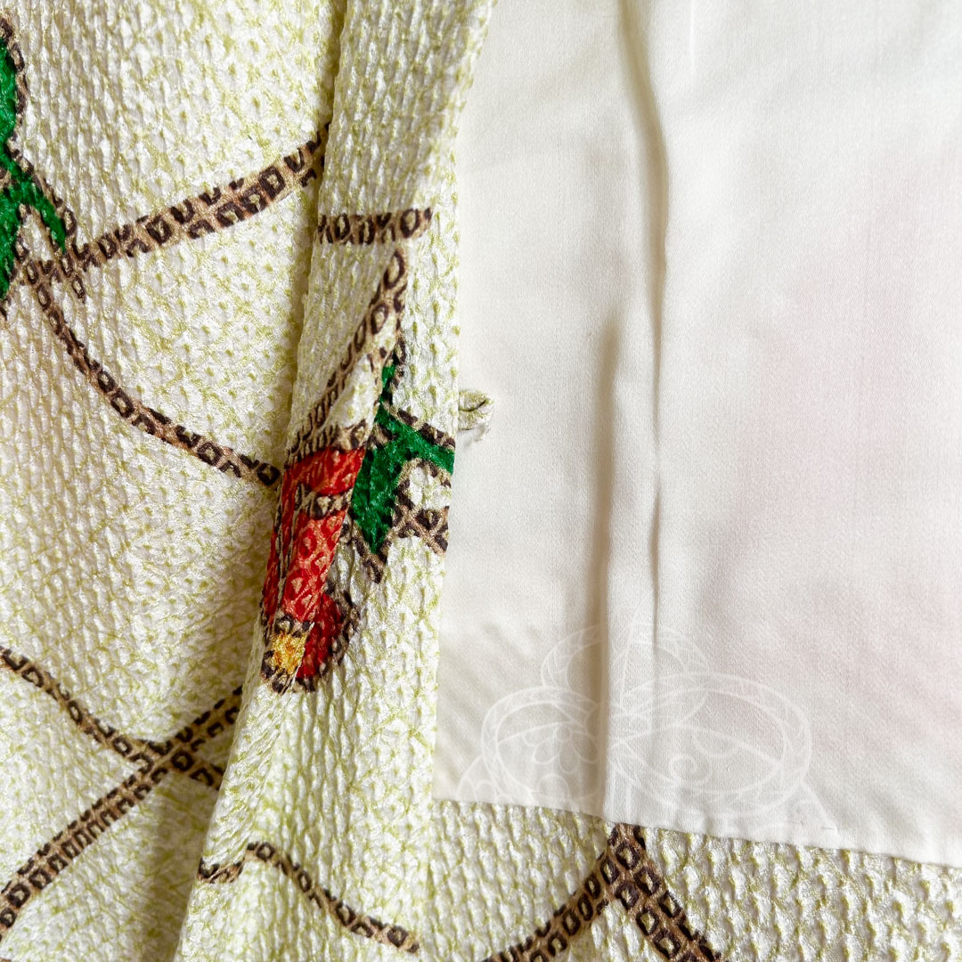 Haori traditionnel en soie – Motif floral et attaches perlées uniques - Image 6