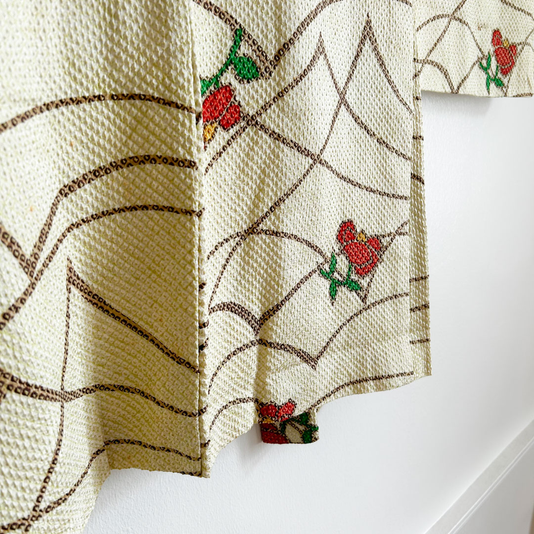 Haori traditionnel en soie – Motif floral et attaches perlées uniques - Image 8