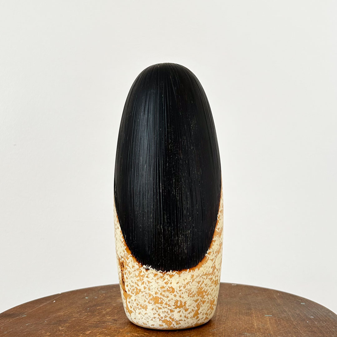 Kokeshi Usaburo 22cm – Poupee creative ovale peinte de feuilles d'erable et effet de neige - Image 3