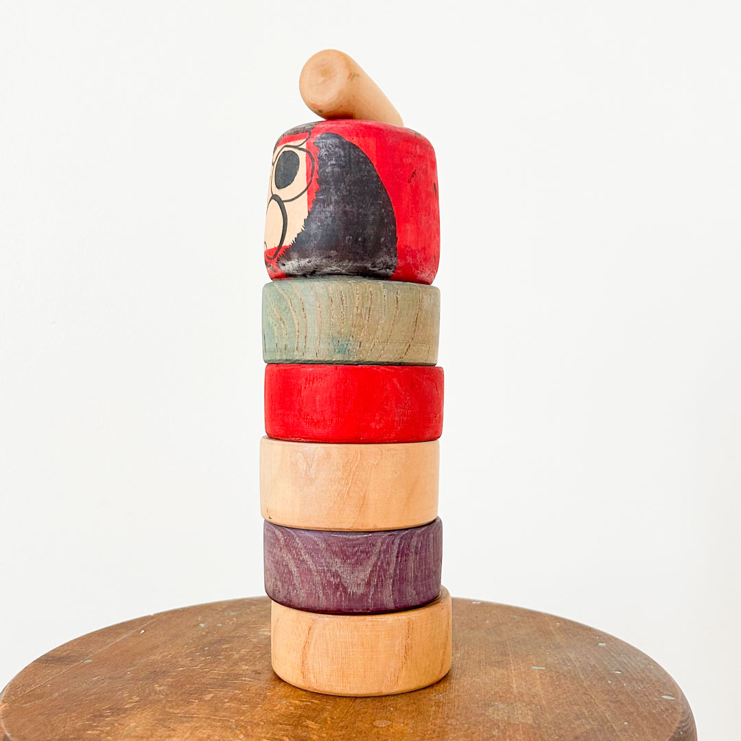 Jeu traditionnel japonais Daruma Otoshi en bois – Jouet vintage avec marteau (Hauteur 24cm) - Image 5