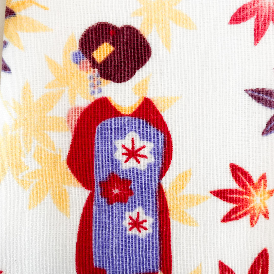 Tenugui en gaze Maiko - motifs de maiko et d'érables - Image 3